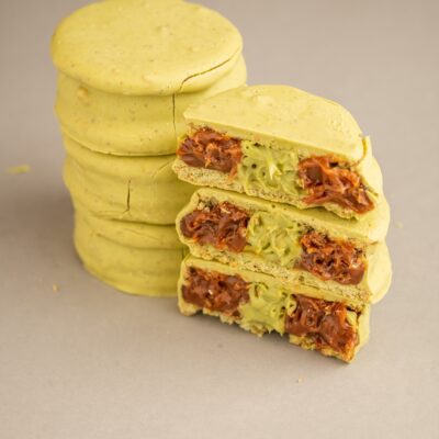 Alfajor de Pistacho Gourmet  Bañado en Chocolate x 4