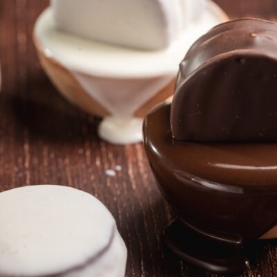 Alfajores Artesanales de Dulce de leche y Chocolate x12